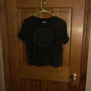 Hollister graphic cropped T shirt. Size Small. Black I color